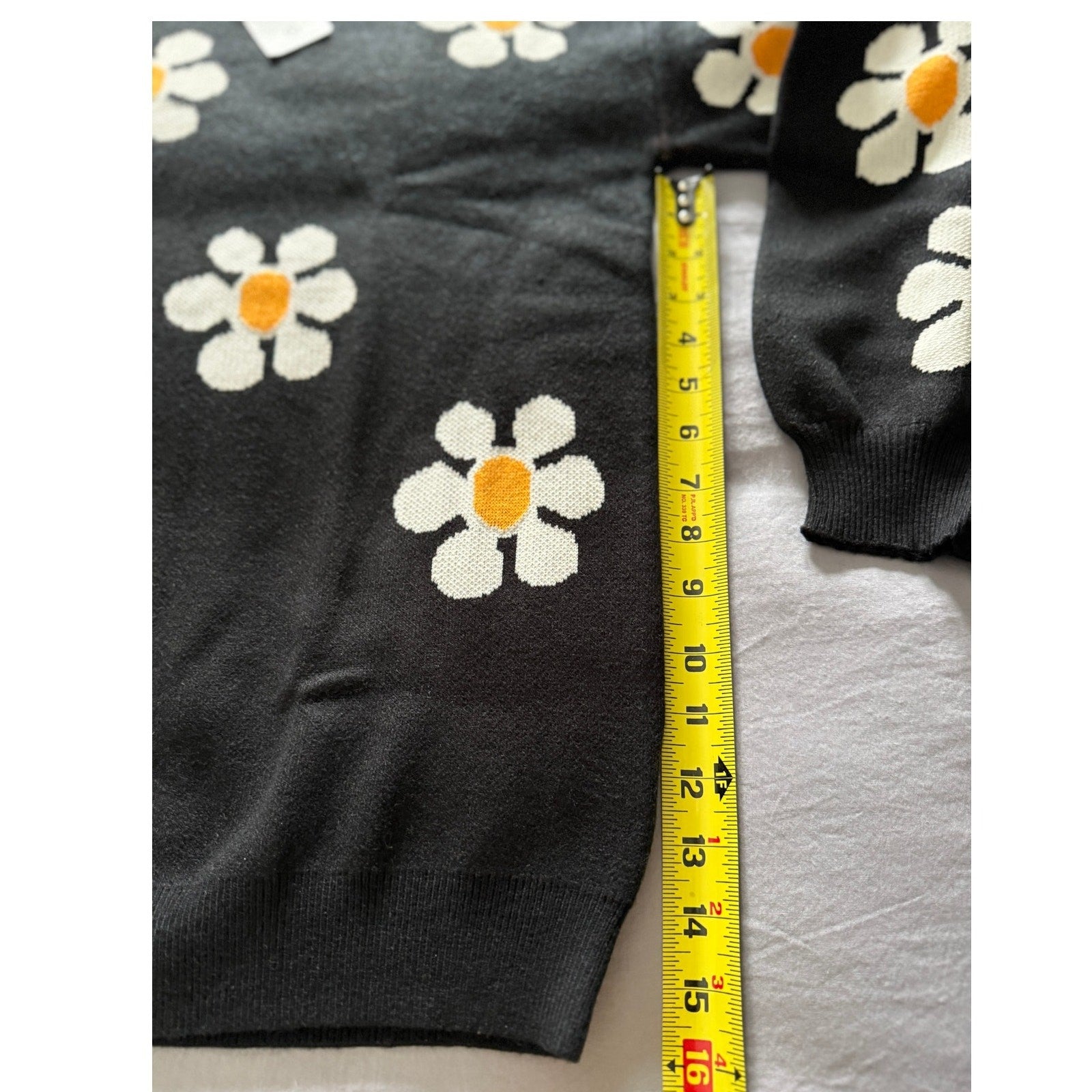 Black Floral Knit Sweater – Size Medium Long Sleeve Crochet Pullover New