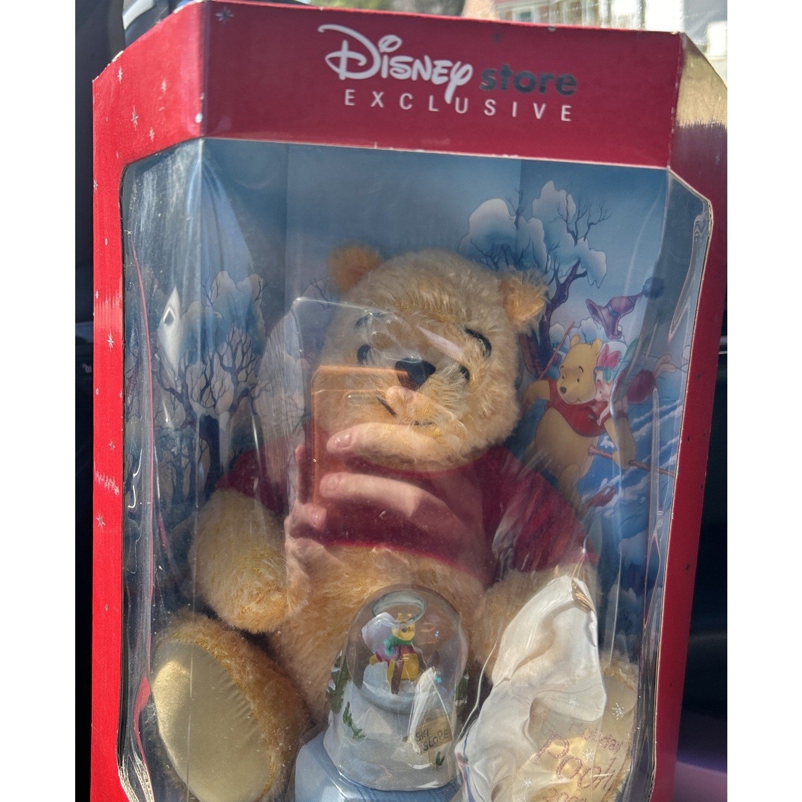 Disney Store Special Holiday Edition Winnie Pooh 2002 Collectable w/ Snow Globe 
