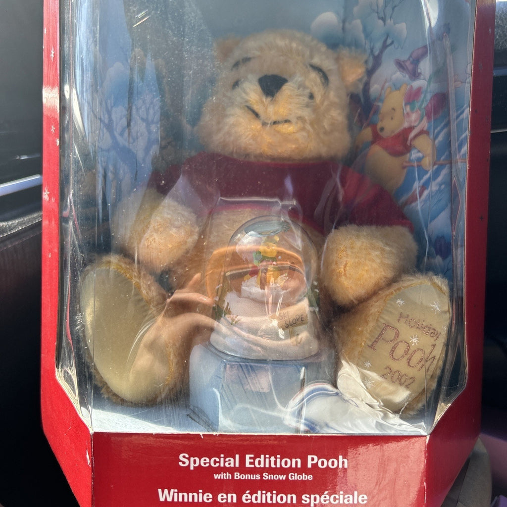 Disney Store Special Holiday Edition Winnie Pooh 2002 Collectable w/ Snow Globe 