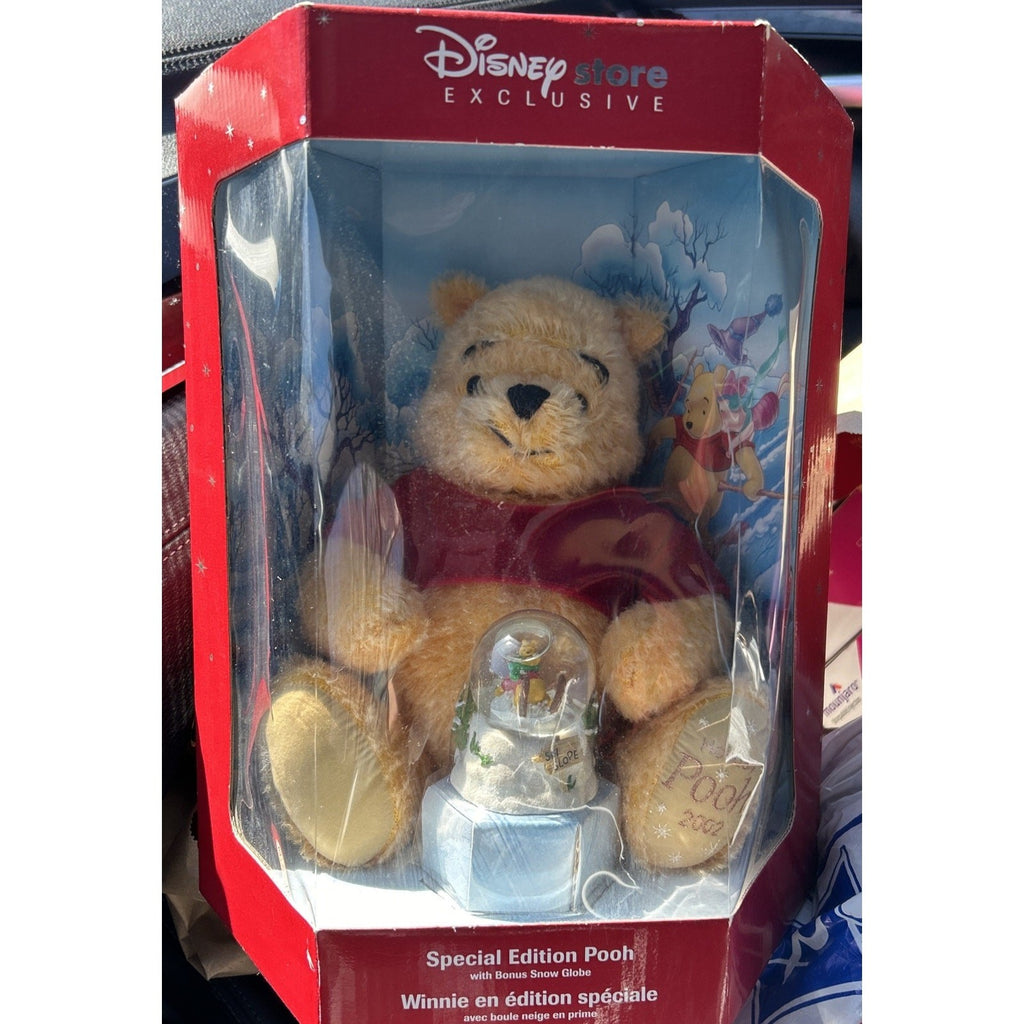 Disney Store Special Holiday Edition Winnie Pooh 2002 Collectable w/ Snow Globe 