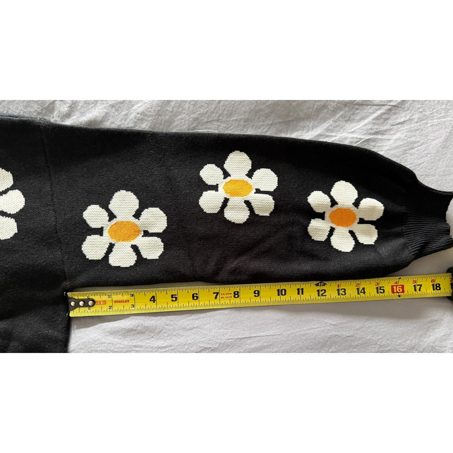 Black Floral Knit Sweater – Size Medium Long Sleeve Crochet Pullover New