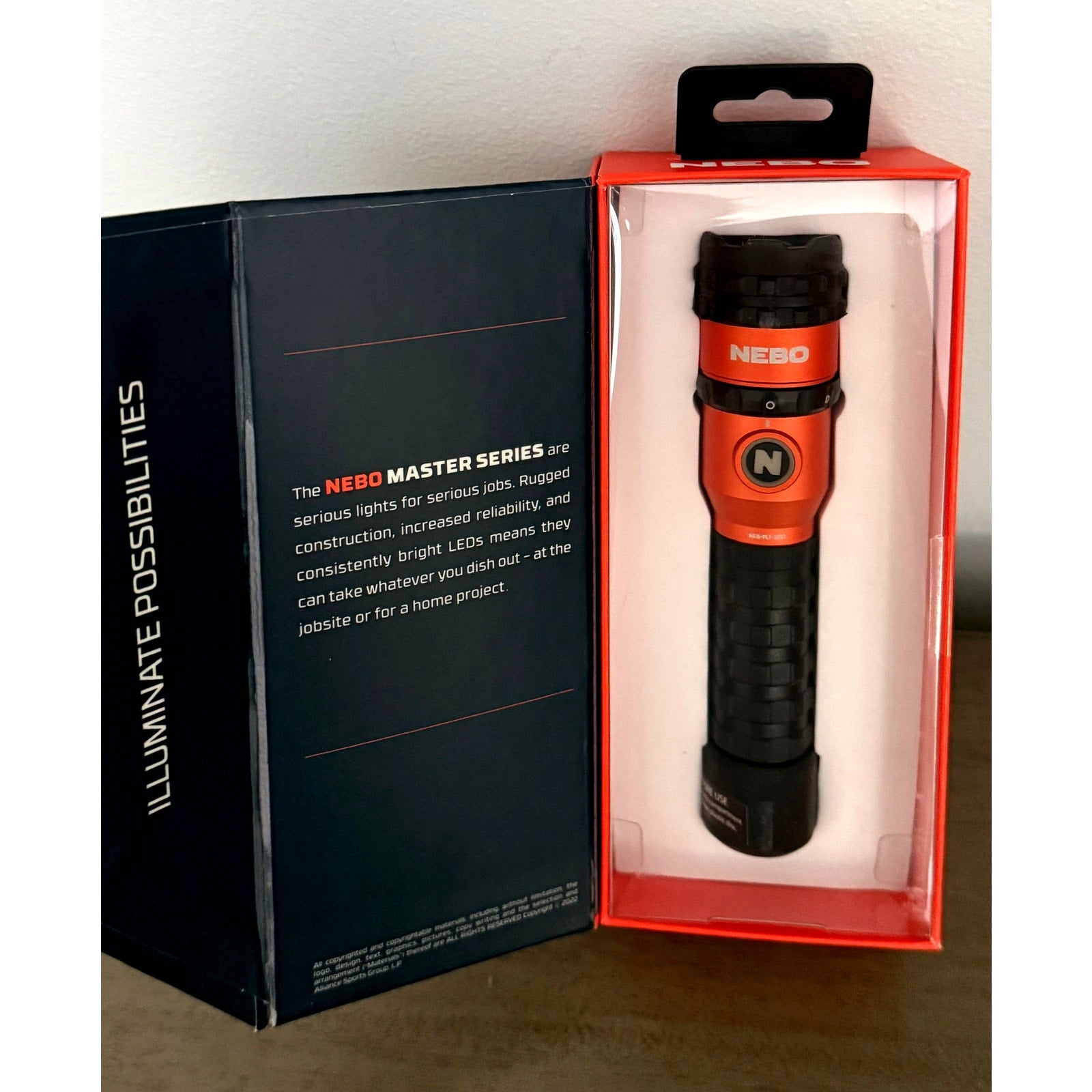 NEBO FL1500 Rechargeable Flashlight 1500 Lumens 5 Modes Magnetic Base 2X Zoom