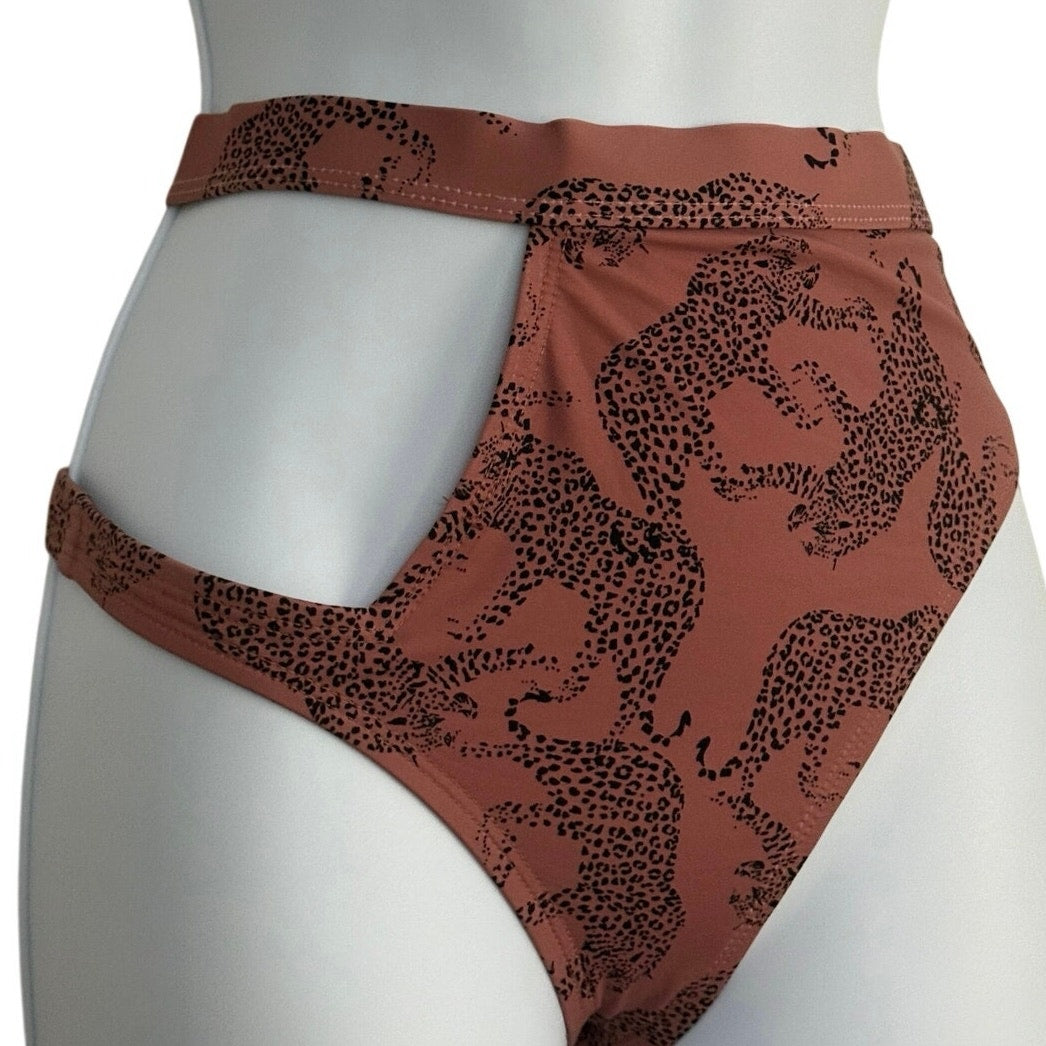 Risk Swimwear Reef Mauve Bikini Bottoms in Black Spotted Jaguars Size Medium NWT
