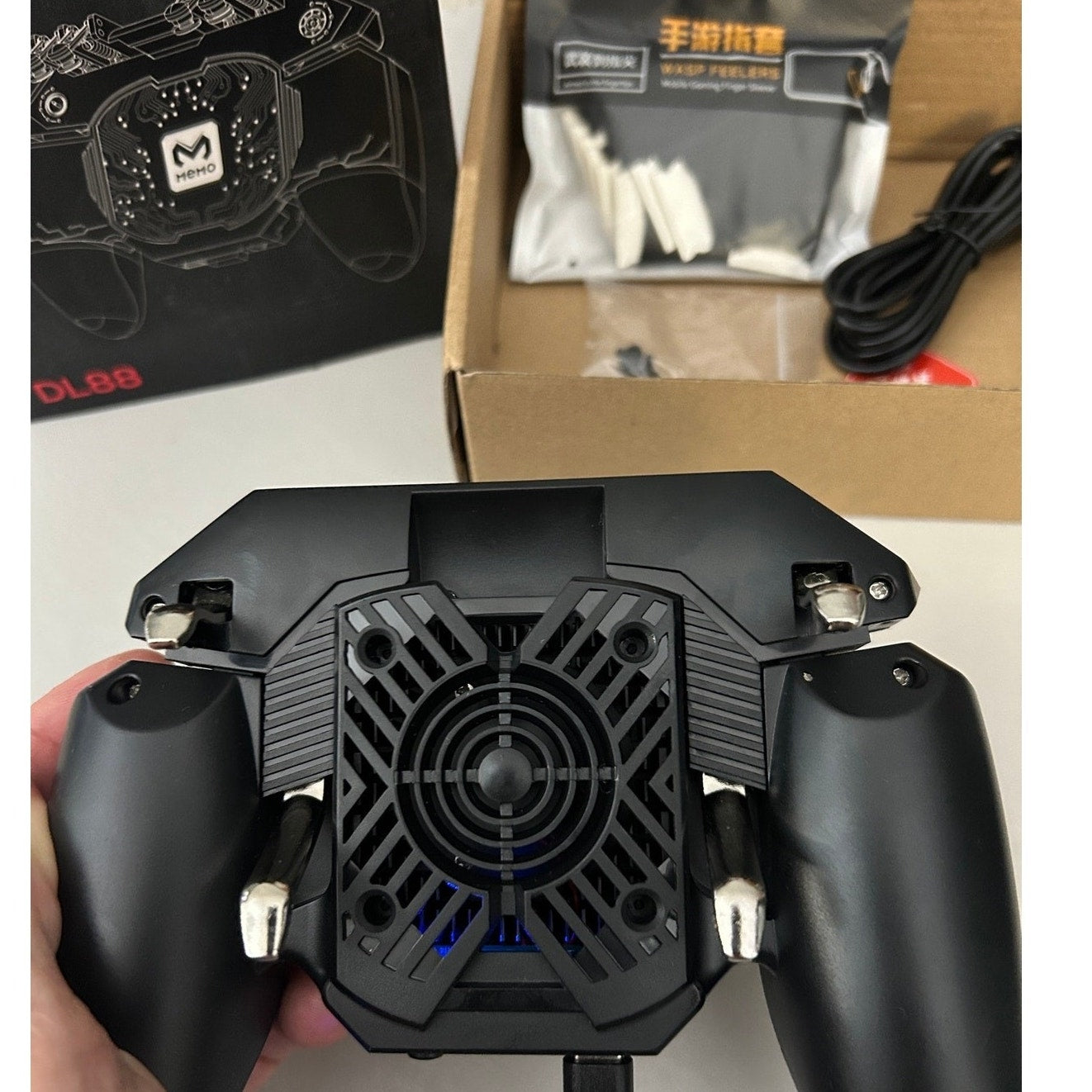 MEMO DL88 Mobile Game Controller w/Semiconductor Cooling Fits 2.64”–3.54” Phones