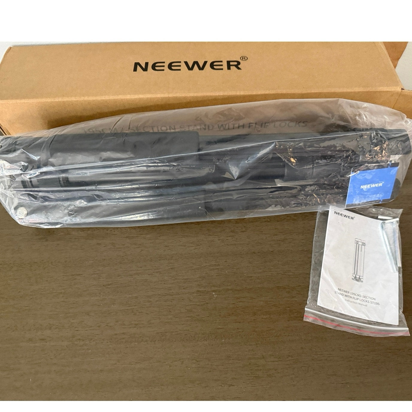 Neewer ST195 Photography Light Stand 1.5-6.4ft Aluminum Reversible Studio Tripod