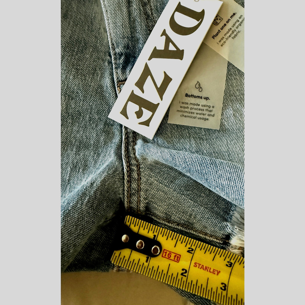 DAZE Troublemaker Shift Front High Rise Raw Hem Organic Cotton Sz 26 NWT