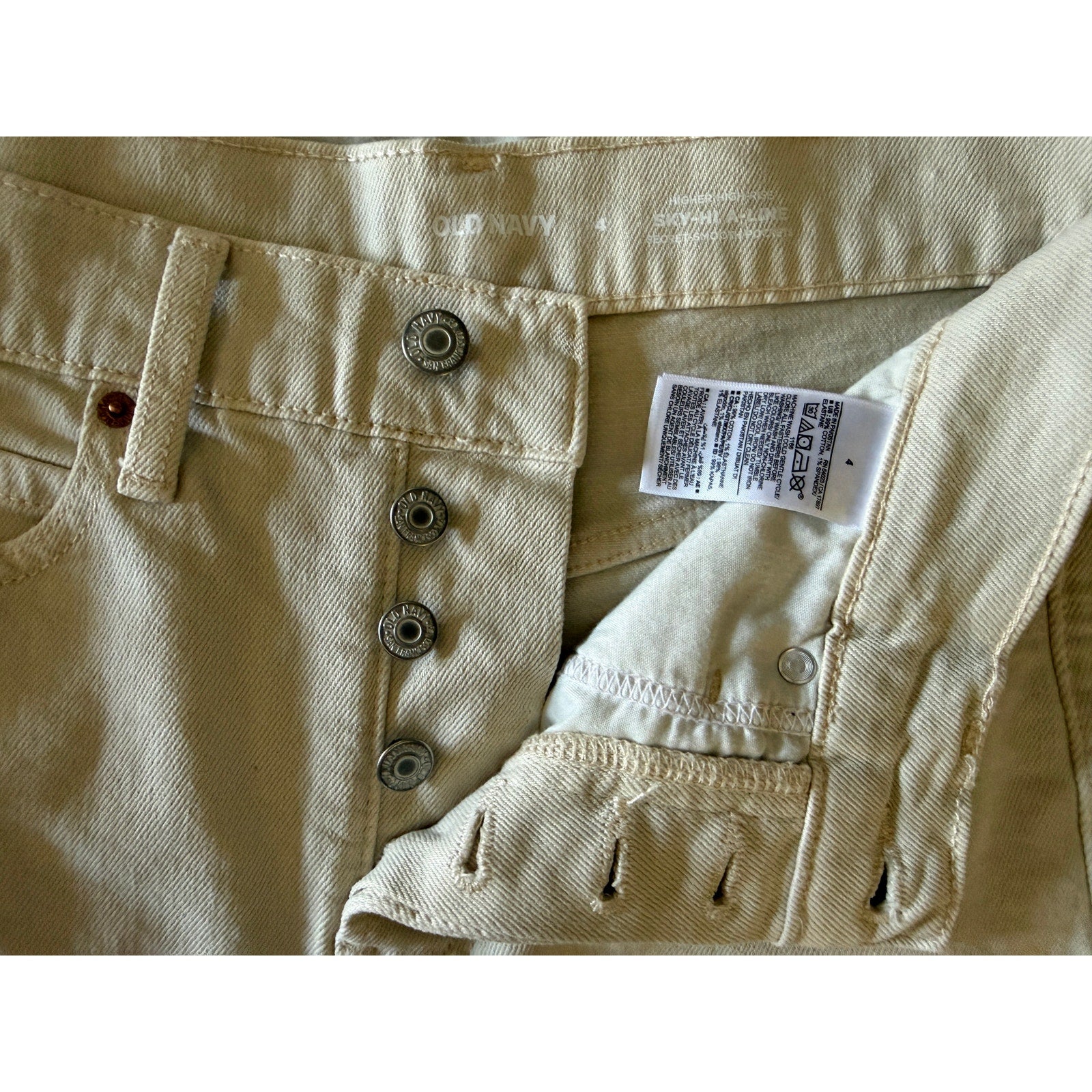 Old Navy Ski-Hi Highrise A-Line Raw Hem Button Fly Tan / Khaki Shorts Sz 4 NWOT