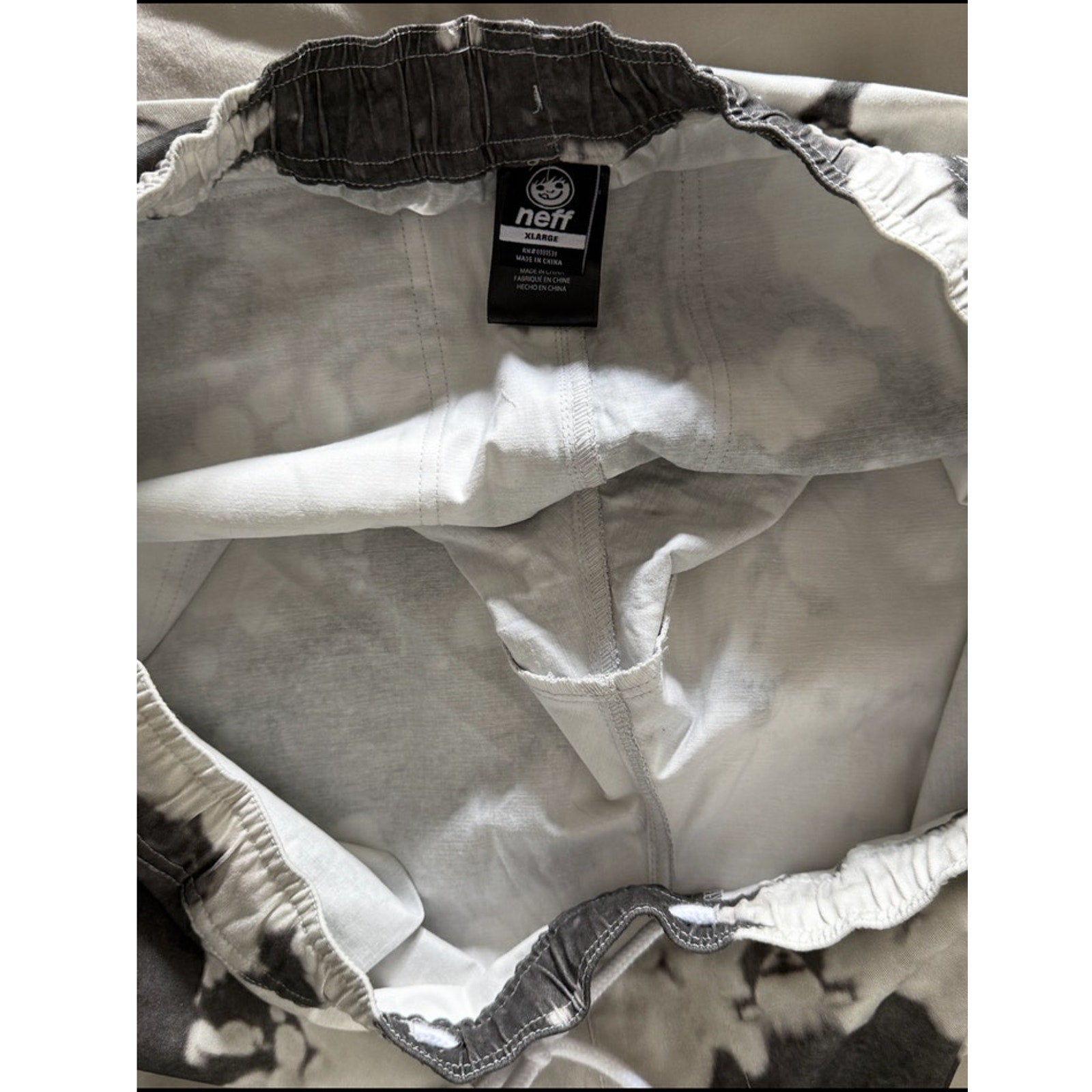Mens Neff Board Shorts Elastic Waist Drawstring Pockets Black White Splat Sz Lg