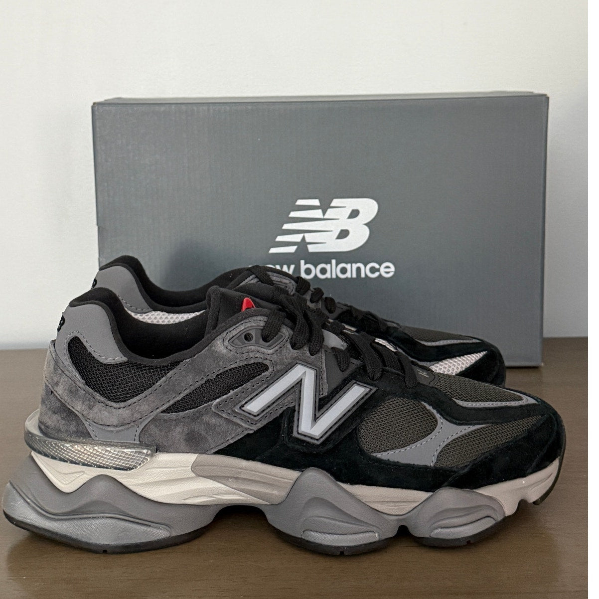 New Balance 9060 Running Lifestyle Sneakers Mens Sz 6.5 /Womens 8 Black/Gray NIB